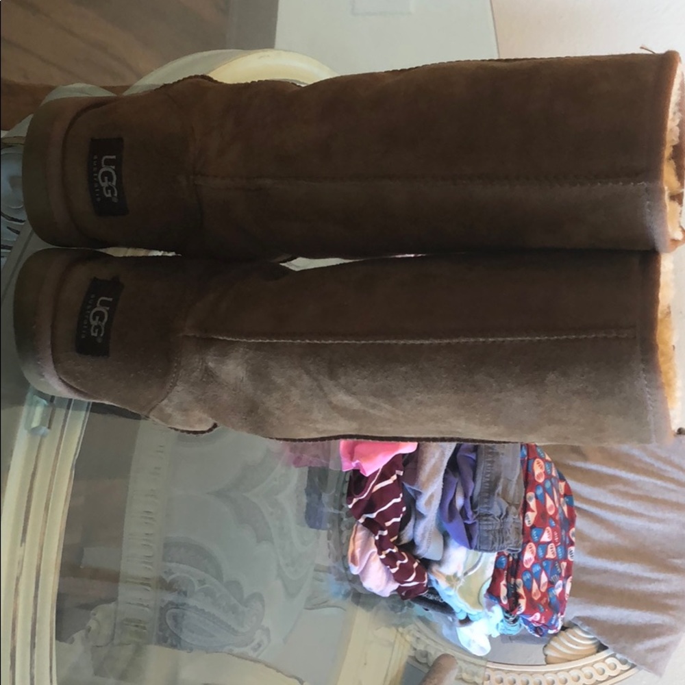 Ugg boots. Chestnut color